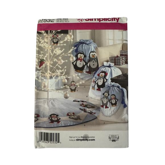 Simplicity Holiday Tree Skirt Gift Bags & Ornament Penguin Sewing Pattern - Picture 1 of 2